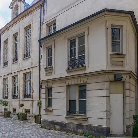 Le Marais Elegant